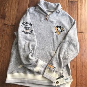 Men’s penguins pull over - NWT - large
